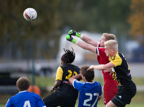 IFK Hässleholms Linus Svensson i matchen i division 2 mellan IFK Hässleholm och Kvarnby i Hässleholm 15 oktober 2016.  