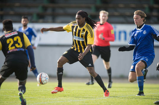 IFK Hässleholms Ayanda Nkili i matchen i division 2 mellan IFK Hässleholm och Kvarnby i Hässleholm 15 oktober 2016.  