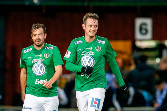 Jönköpings Fredric Fendrich och Daryl Smylie jublar