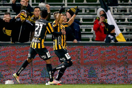 Häckens Paulo de Oliveira jublar efter 1-0