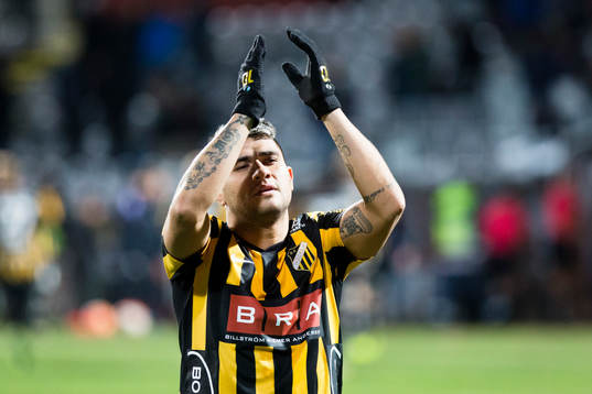 Häckens Paulo de Oliveira jublar