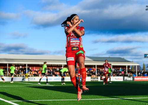 Piteås Tempest-Marie Norlin jublar efter sitt 1-0 mål
