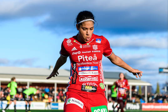 Piteås Tempest-Marie Norlin jublar efter sitt 1-0 mål