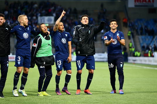 Malmö FFs Anton Tinnerholm, Pa Konate, Victor Yoshimar Yotun Flores, Alexander Jeremejeff och <Andreas Vindheim jublar