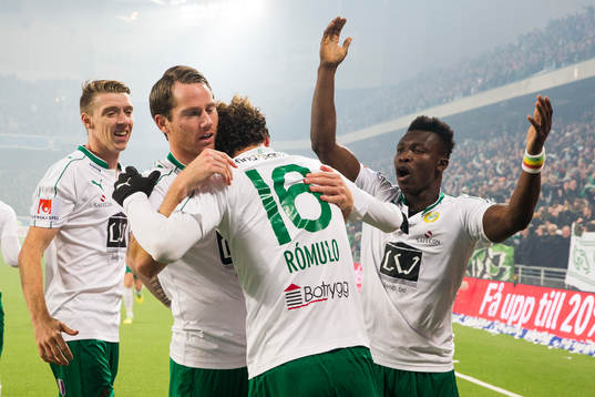 Hammarbys Birkir Már Saevarsson, Johan Persson, Romulo Cabral Pereira Pinto och Joseph Aidoo jublar efter att Romulo gjort 3-2 för Hammarby