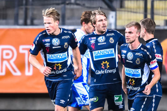 Gefles Martin Rauschenberg och Johan Oremo jublar efter 2-2 på straff