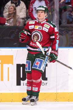 Frölundas Carl Grundström jublar