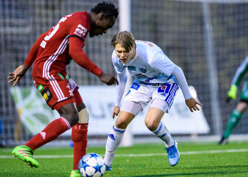 s Tetteh Komey utmanar Umeås Eric Rönnholm