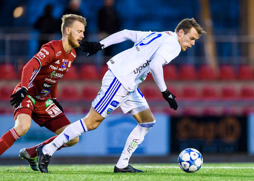 s William Olausson under fotbollsmatchen i division 1 norra mellan Piteå och Umeå den 23 oktober 2016 i Piteå.
