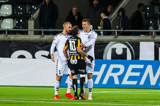 Häckens Paulo de Oliveira reagerar mot Kalmars Sebastian