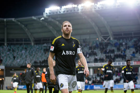 s lagkapten Nils-Eric Johansson deppar