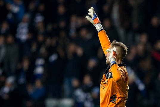 IFK Göteborgs målvakt John Alvbåge jublar