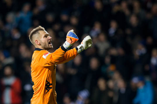 IFK Göteborgs målvakt John Alvbåge jublar