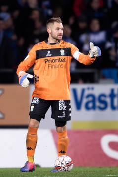 IFK Göteborgs målvakt John Alvbåge gör tummen upp
