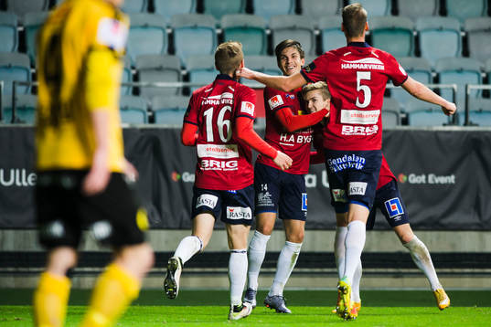 Örgrytes Sebastian Ohlsson, Daniel Paulson och Johan Hammar jublar med målskytten till 1-0 Andreas Östling