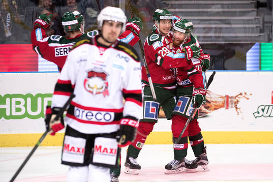 Frölundas Johan Sundström och Robin Figren jublar
