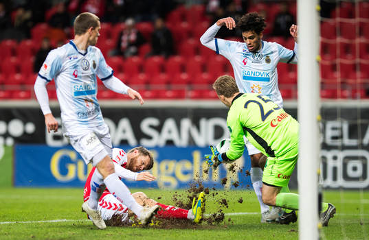Gefles målvakt Andreas Andersson, Joshua Nadeau och Anton