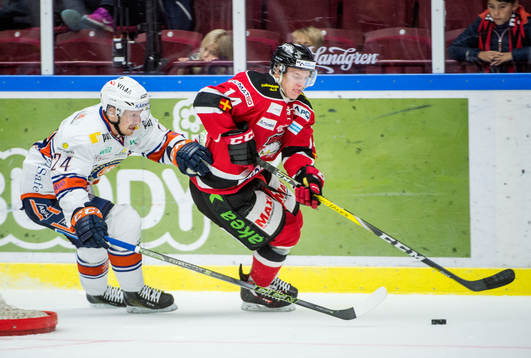 Växjös Joakim Hillding mot Malmö Redhawks Carl-Johan