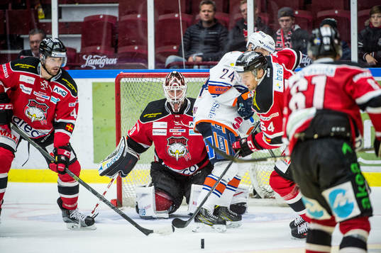Växjös Joakim Hillding mot Malmö Redhawks Noah Welch,