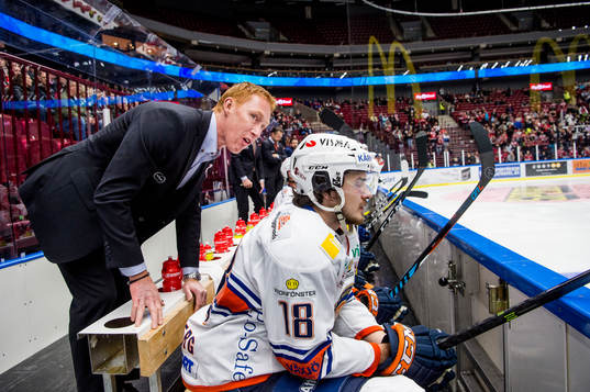 Växjös assisterande tränare Jörgen Jönsson och Dennis