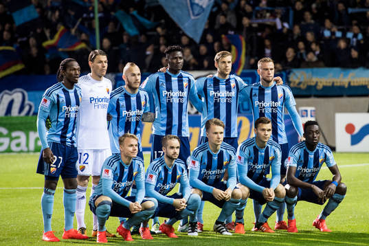 Djurgårdens startelva ställer upp för en lagbild