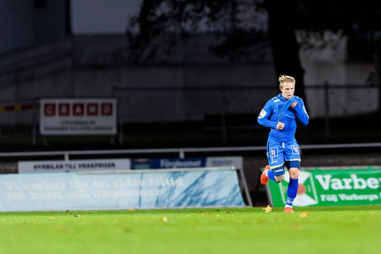 Ljungskiles Tim Nilsen jublar efter 2-1