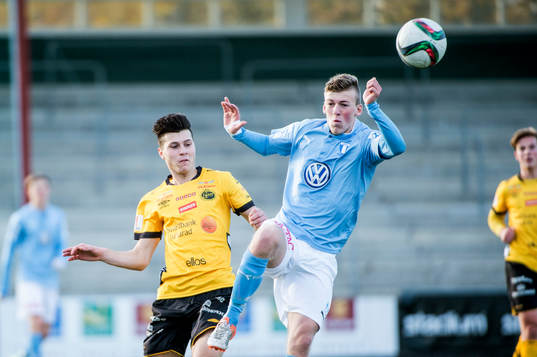 Malmös Teddy Bergqvist och Elfsborgs Mattias Özgun i