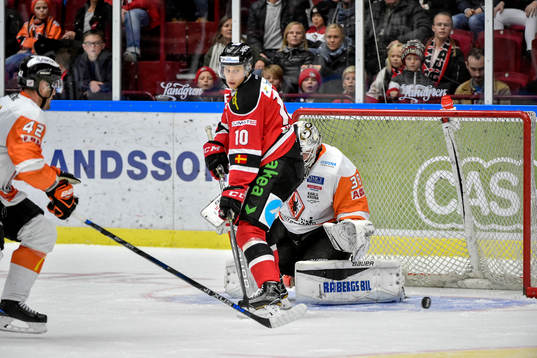 Malmö Redhawks Robin Alvarez och Karlskronas Niklas Arell