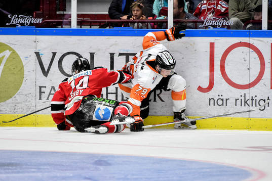 Malmö Redhawks Carl-Johan Lerby och Karlskronas Emil