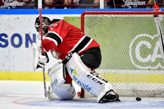 Malmö Redhawks målvakt Cristopher Nihlstorp släpper in