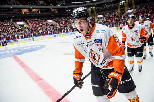 Karlskronas Marcus Paulsson jublar