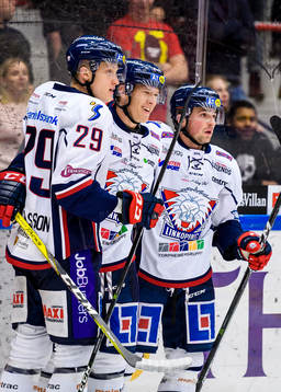 Linköpings Gabriel Carlsson (v) jublar