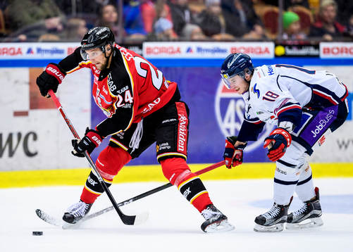 Luleås Johan Harju med pucken
