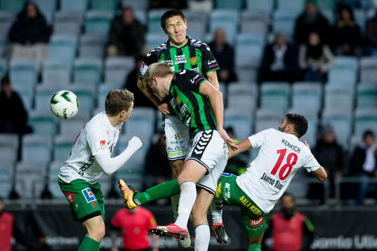 GAIS Johan Ramhorn och Carl Nyström i kamp om bollen med