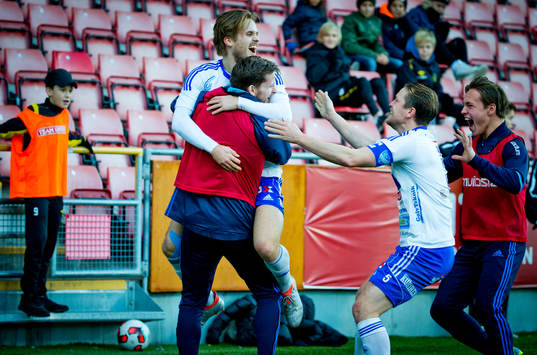 Luleås Joel Rajalakso gör 0-2 och jublar