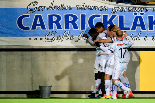 Gefles Dioh Williams jublar efter 1-0