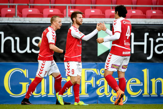 Kalmars Måns Söderqvist jublar efter 1-0