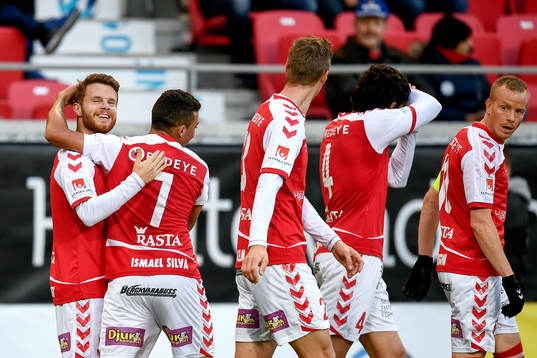 Kalmars Måns Söderqvist jublar efter 1-0
