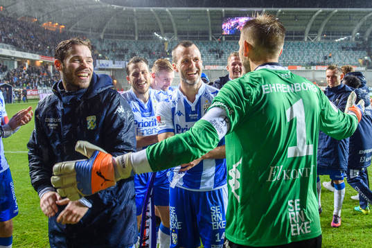 IFK Göteborgs Emil Salomonsson, Hjalmar Jonsson och målvakt John Alvbåge jublar