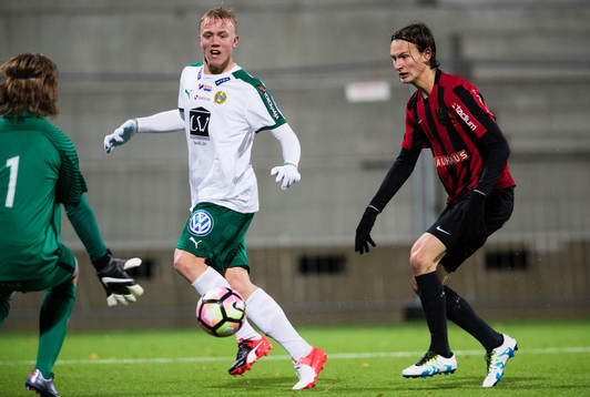 Hammarbys Isac Lidberg skjuter 0-4 bakom Brommapojkarnas