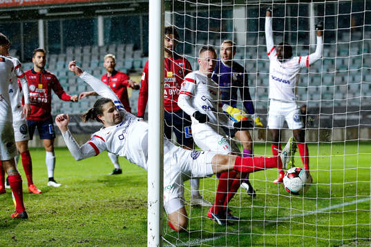 Örgrytes George Mourad gör mål och Assyriskas Linus