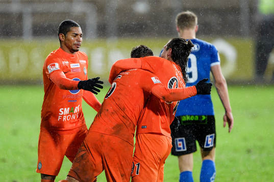 Athletics spelare jublar efter att Filip Rogic gjort 0-2