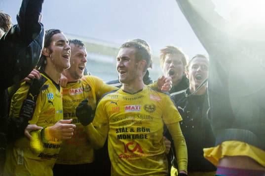 Mjällbys spelare jublar