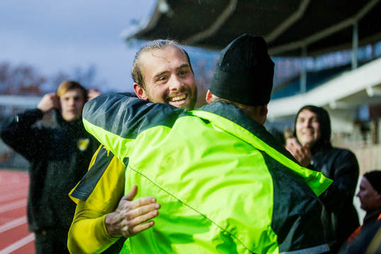 Mjällbys Adam Larsson jublar
