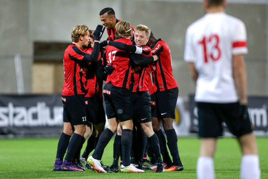 Brommapojkarna jublar efter att Joel Löw gjort 3-0
