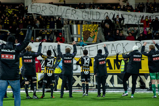 Häckens klack tackar och hyllar tränare Peter Gerhardsson
