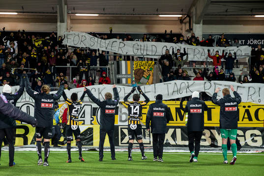 Häckens klack tackar och hyllar tränare Peter Gerhardsson