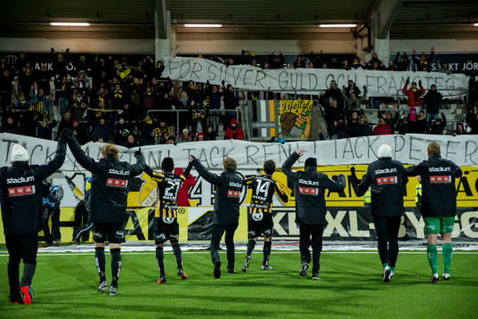 Häckens klack tackar och hyllar tränare Peter Gerhardsson