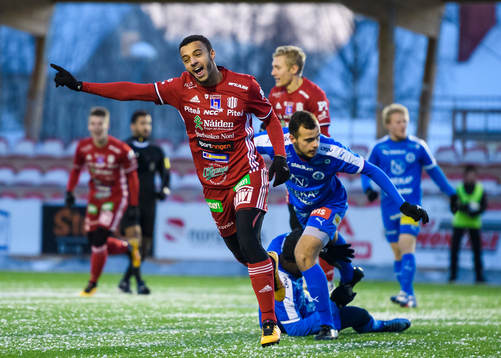 s Karl Cunningham jublar efter sitt 1-0 mål under fotbollsmatchen i division 1 norra mellan Piteå och Nyköping den 6 november 2016 i Piteå.