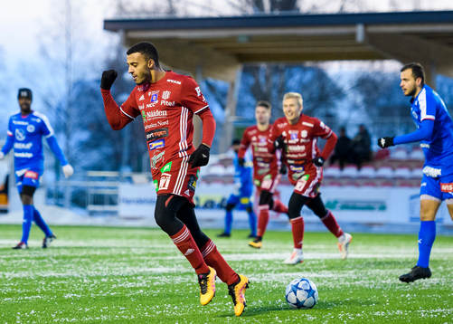s Karl Cunningham jublar efter sitt 1-0 mål under fotbollsmatchen i division 1 norra mellan Piteå och Nyköping den 6 november 2016 i Piteå.
